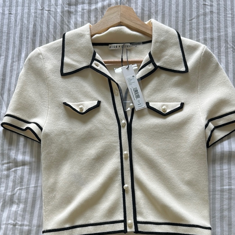 Alice + Olivia Cream Short Sleeve Top